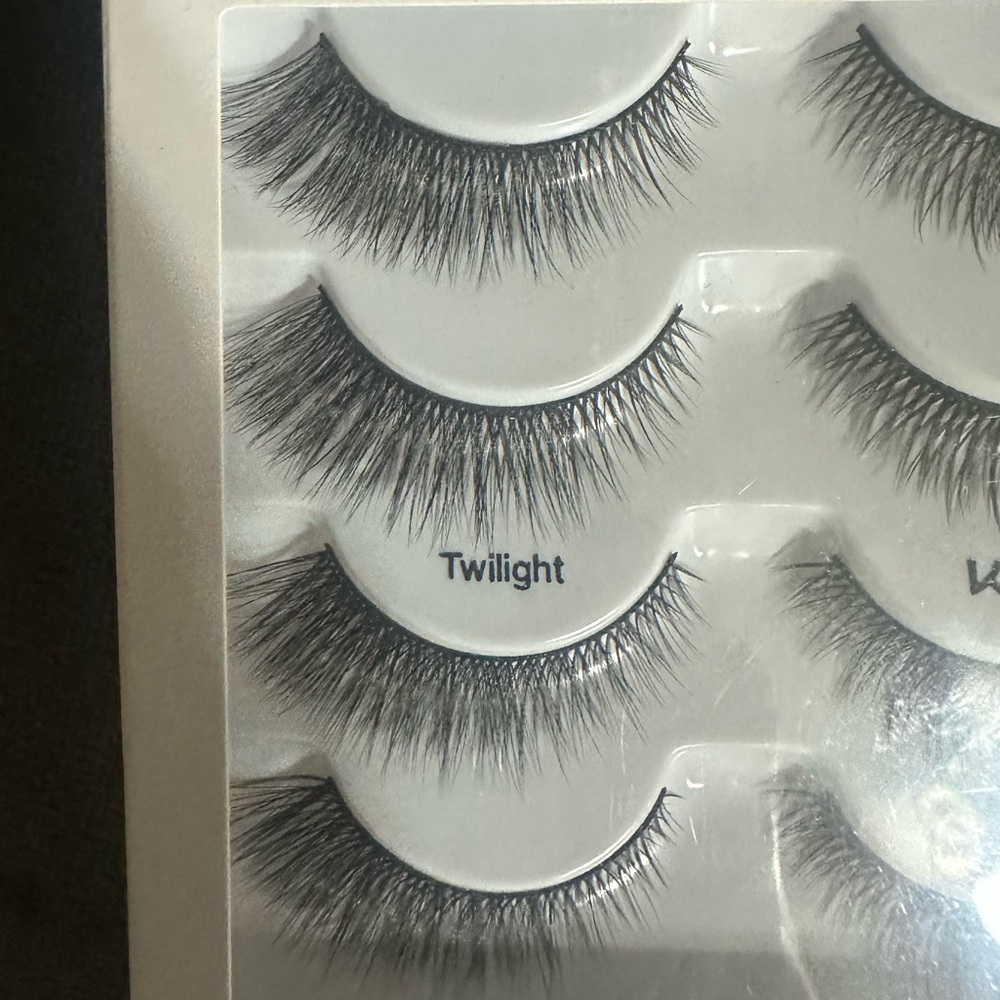 NIB | Resuable Strip Lashes | KISS | Twilight - Picture 4 of 4